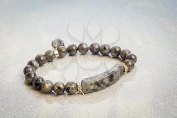 Decorative gray labradorite beaded bracelet, natural stone jewellery.
