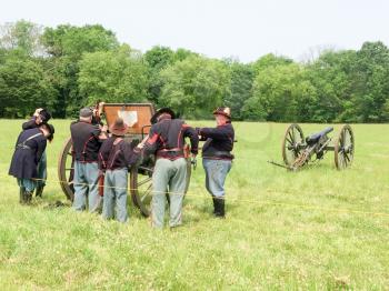 american civil war reenactment scene soldiers load canon