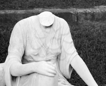 Statue in graveyard of headless woman.