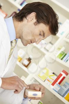 American pharmacist working in pharmacy
