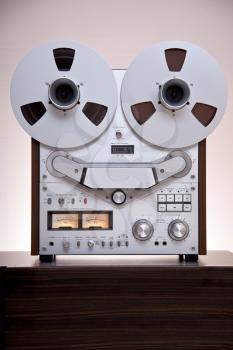 Analog Stereo Open Reel Tape Deck Recorderwith large reels