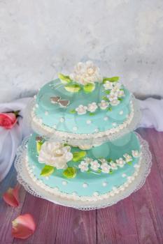 Tasty beauty wedding cake with flowers