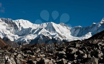 Mountains in the vicinity of Cho oyu peak (8201 m). Pictured in Nepal