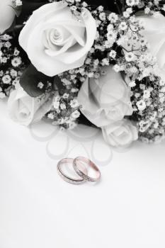wedding rings and roses bouquet