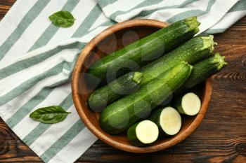 Bowl with fresh zucchini on table�