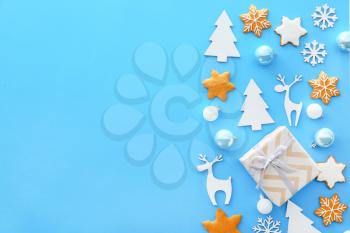 Christmas decor and cookies on color background�
