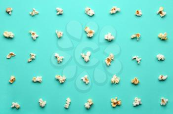 Many tasty popcorn on color background�