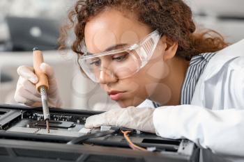 Electronic technician working in service center�