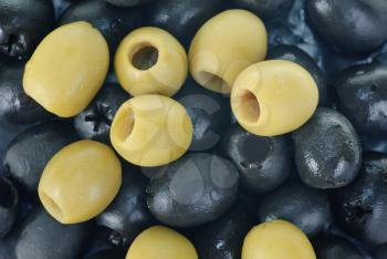Royalty Free Photo of Green and Black Olives