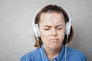 girl with eyes closed headphones