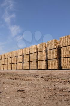 Wooden packing crates (vertical)