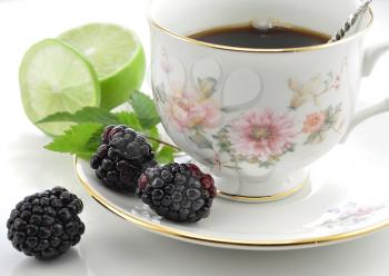 tea with blackberry and lemon
