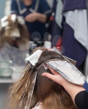 weave hair in beauty salon