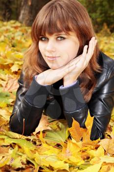 portrait of a girl lying on autumn leaves