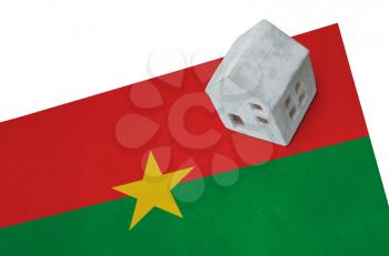 Small house on a flag - Living or migrating to Burkina Faso