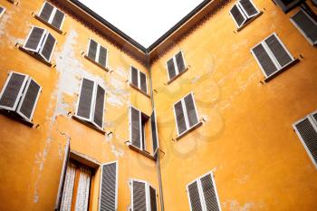 yellow stone house walls surround italian urban patio
