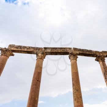 Travel to Middle East country Kingdom of Jordan - colonnade on Acardo maximus road in Jerash (ancient Gerasa) town in winter