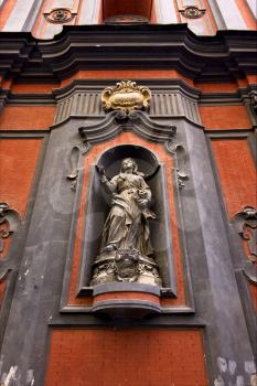  statue of a women   in the centre of napoli italy church san domenico kilo square