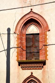 shutter europe  italy  lombardy        in  the milano old   window closed brick      abstract grate red