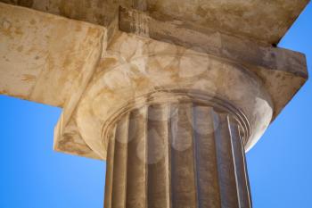 Classical Doric order example with upper part of column and capital 