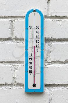 Closeup photo of alcohol thermometer showing outdoor temperature in degrees Celsius
