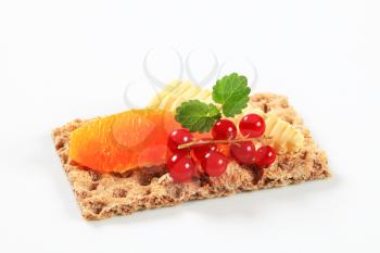 Whole grain crispbread with butter and fruit