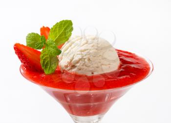 Vanilla ice cream with strawberry puree