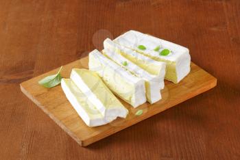 Carr de l'Est - French cow's milk cheese with white rind