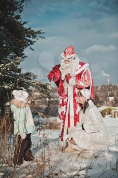 Father Frost hands over gifts to the child.