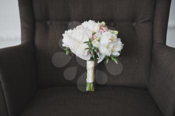 Photo of the bouquet on the big chair.