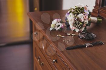 The elements of decoration of the groom on the dresser.