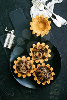 tartalets with fried mushrooms, fried mushrooms in tartalets