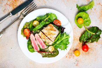 salad with fried tuna, fresh salad with fish
