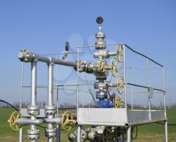 Oil well. The equipment and technologies on oil fields.
