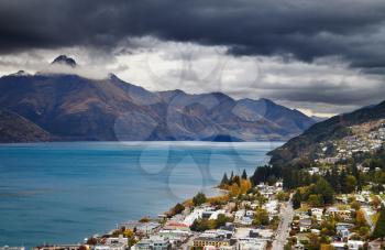 Queenstown cityscape and Wakatipu lake, South Island, New Zealand