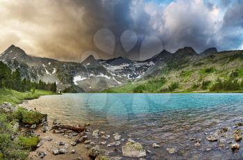 Beautiful turquoise lake in altai mountains