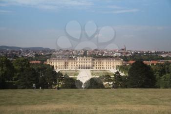 Vienna, Austria - July 06 2018: Schonbrunn palace (Schloss Schonbrunn) and the park with a blue sky and clouds– Stock Editorial Photography