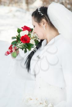 Portrait of the bride with a bunch of flowers, in a wedding dress
