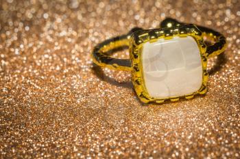 Fashion yellow gold ring with a white pearl shell stone.