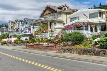 View homes line the street at Rondondo Beach, Washington.